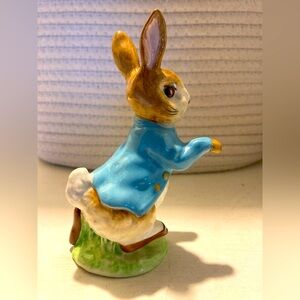 Peter Rabbit Figurine- Beatrix Potter- Beswick, England Copyright 1948